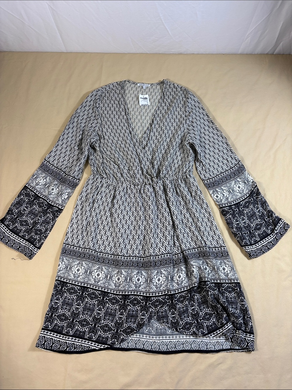 NWT Boho Black White Geometric Paisley Border Print Tulip Hem Wrap Dress Medium